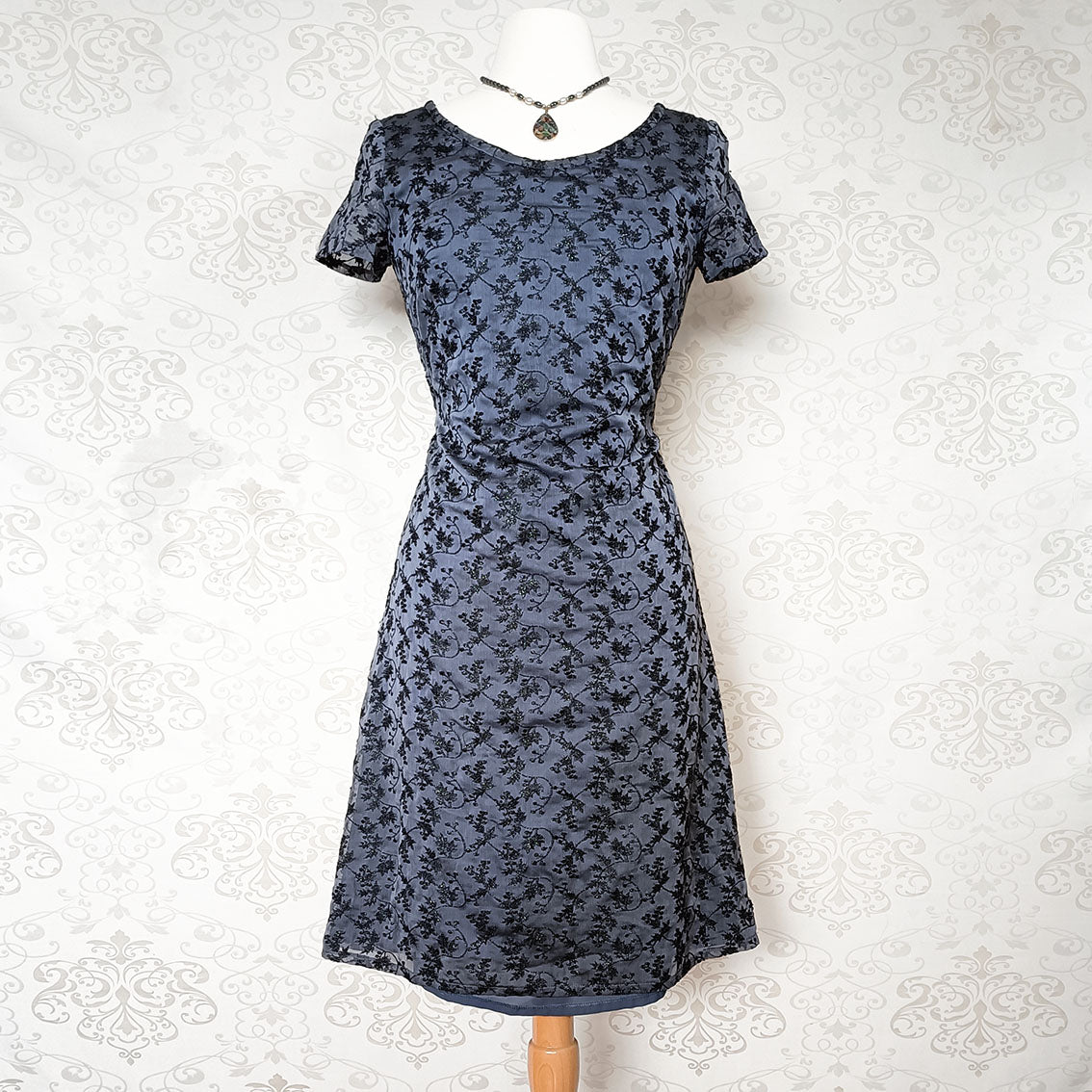 (90s) Leaf embroidery midi dress