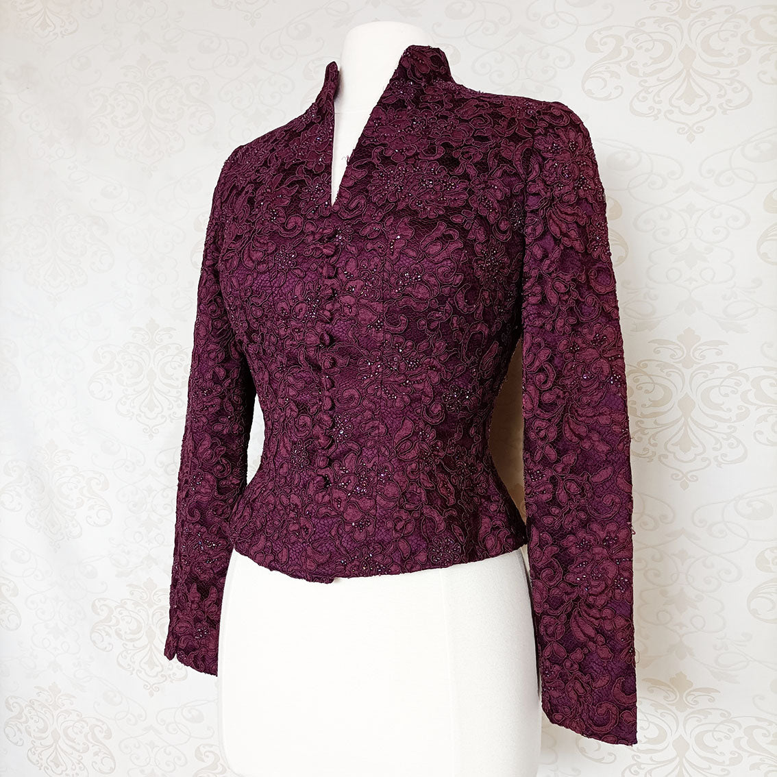 (90s) Burgundy lace blazer / shacket - Size 6-8