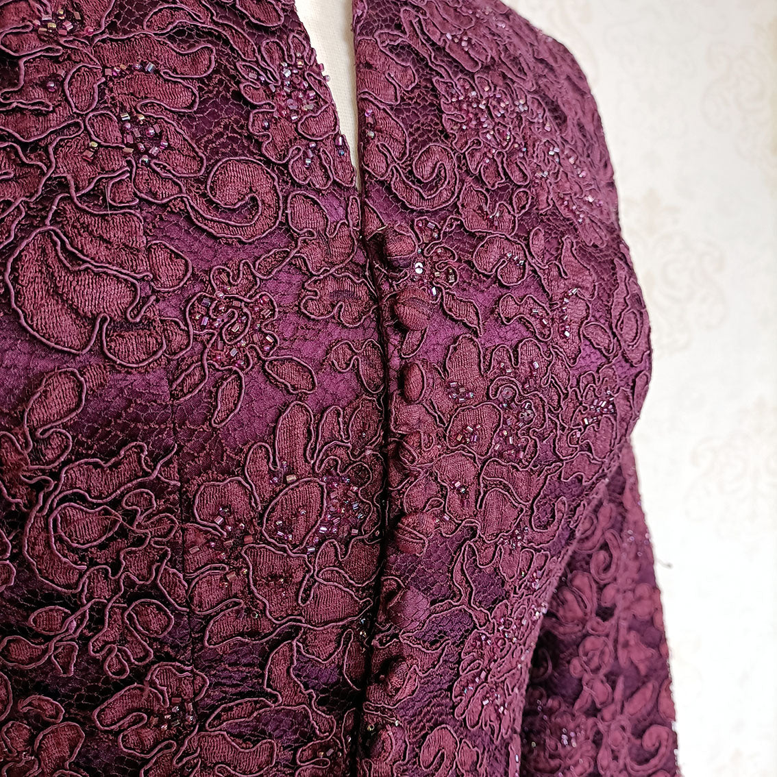 (90s) Burgundy lace blazer / shacket - Size 6-8