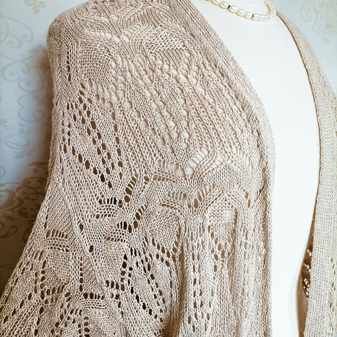 (Modern) Oversized beige knit cardigan - Open size