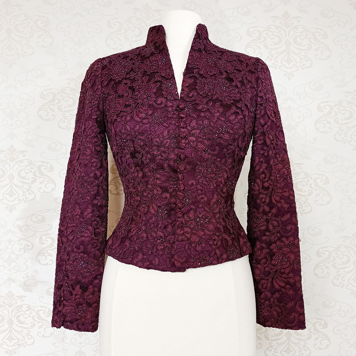 (90s) Burgundy lace blazer / shacket - Size 6-8