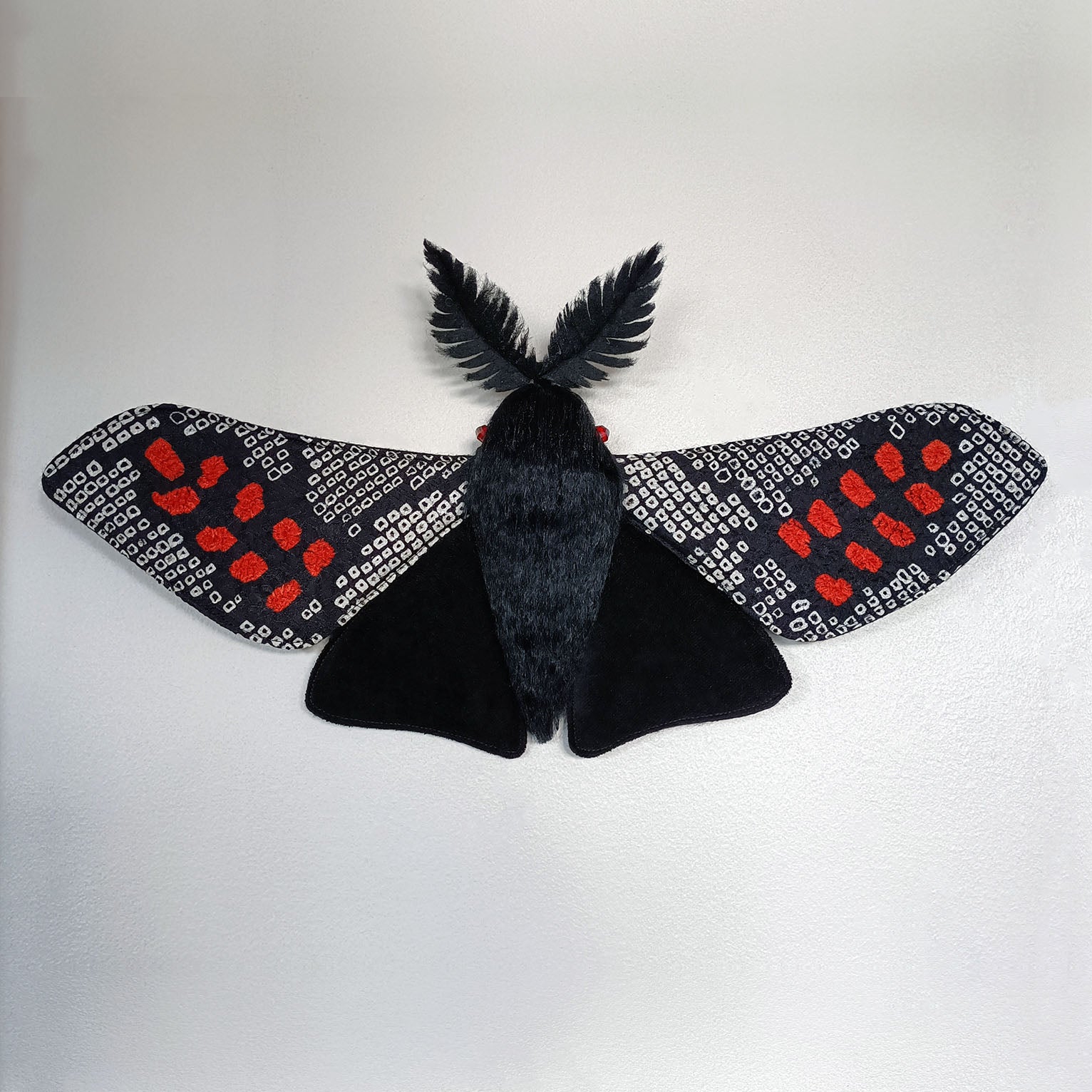 セミオーダー・Mothman Mothman Moth decoration - 41cm/16in – Clover & Moth